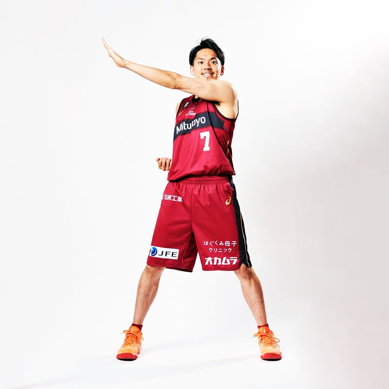 21 22シーズンの ユニフォームデザインに 込められた想い Yarによるデザインの裏側 川崎ブレイブサンダース 21 22シーズンの ユニフォームデザインに 込められた想い Yarによるデザインの裏側 川崎ブレイブサンダース